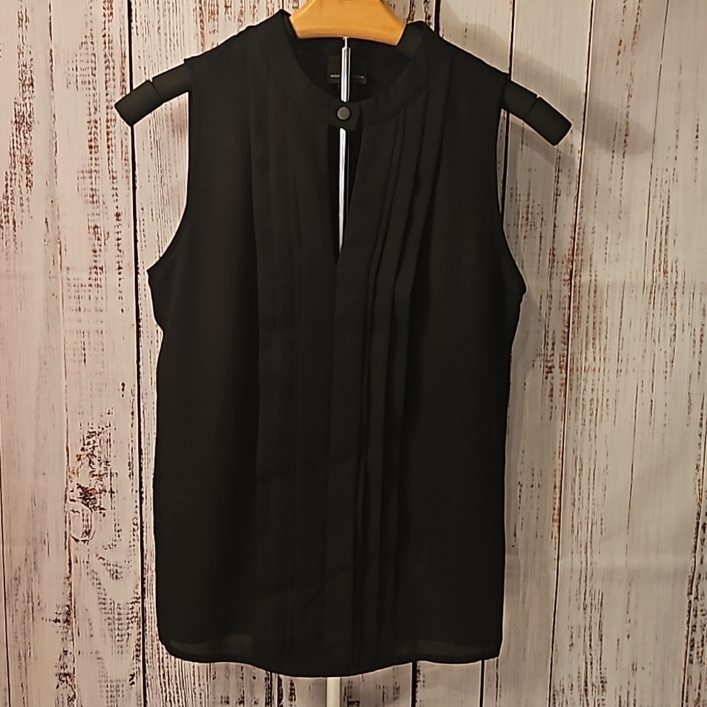 Worthington Sleeveless V-neck Pleated Top